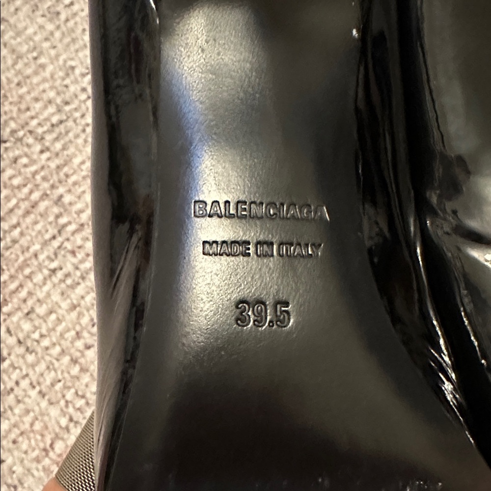 Balenciaga Black Heels with Gold BB logo - Picture 6 of 8